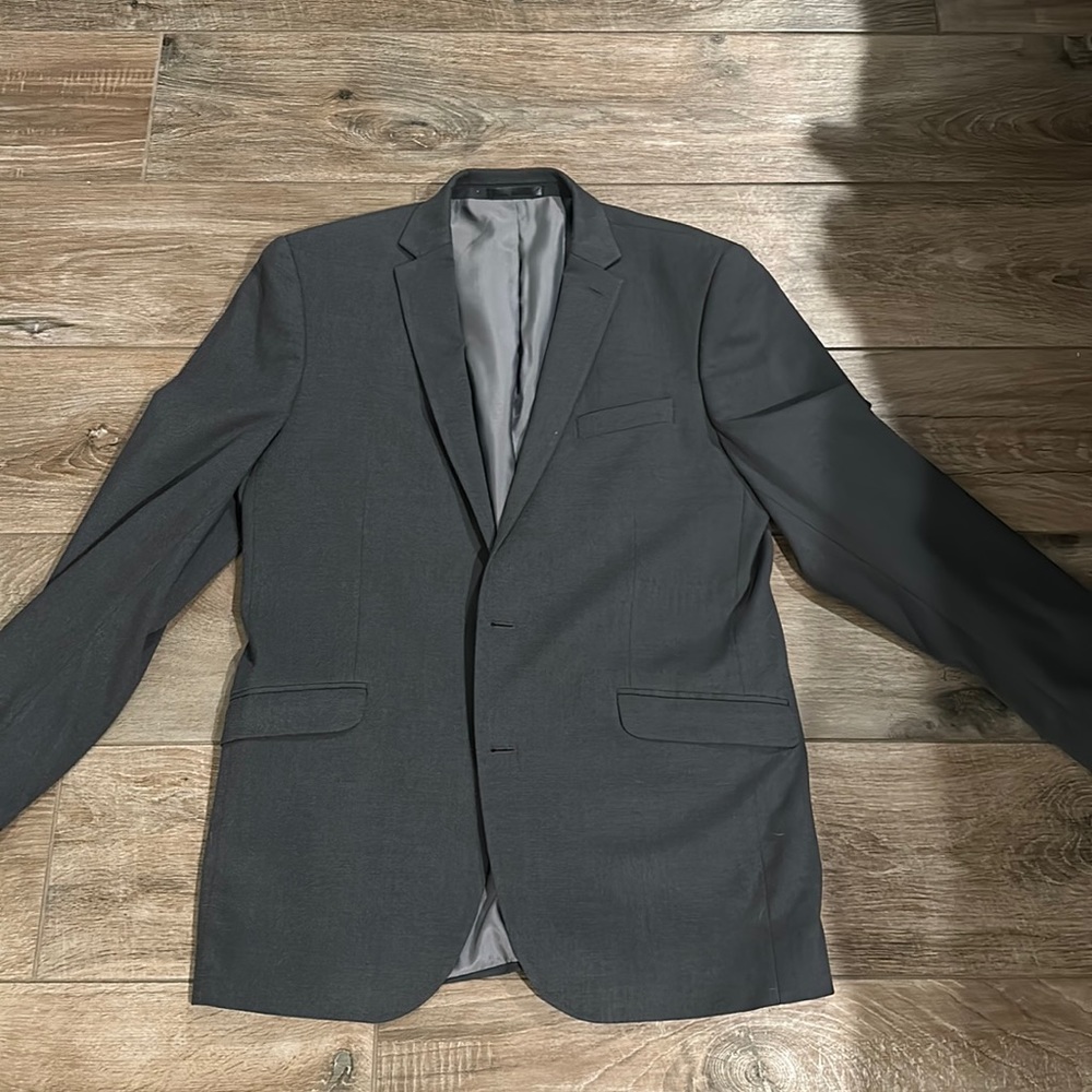 Reaction by Kenneth Cole Mens Suit
